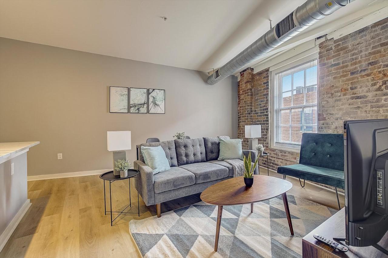Frontdesk I Carriage Wheel Lofts Apts Philadelphia Apartment Bilik gambar